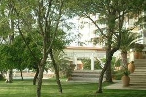 Hotel Al Bustan (Beirut)